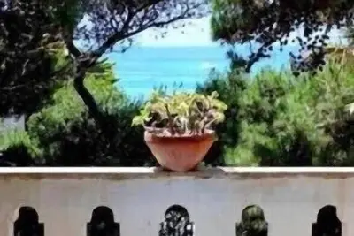 Image de Appartement dans villa ancienne face à la mer