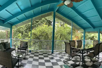 Image de Reconnectez-vous avec un séjour à la ferme spacieux, idéalement situé à Hilo