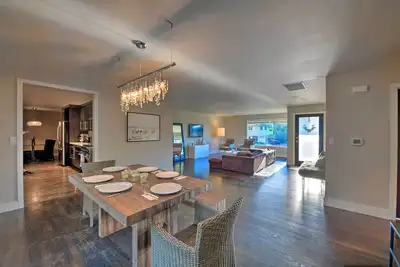 Image de Nouveau! Luxe Kirkland Abode avec une décoration chic et haut de gamme!