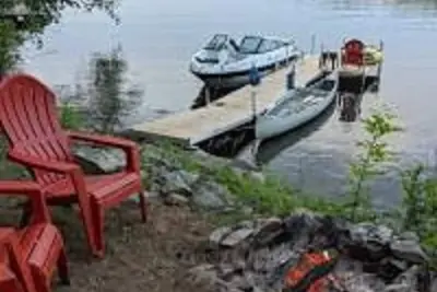 Image de Log Cabin on the Water - Free Kayaks!