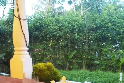 Image de Vieux bungalow rénové avec des intérieurs super confortables