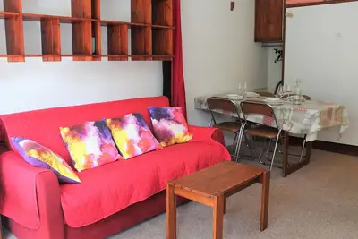 Image de Studio avec Balcon Proche des Pistes et Commerces à Vars - 2 Couchages, Parking Inclus