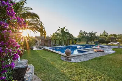 Image de Finca La Salve avec piscine, 260 m² sur un terrain de 9 500 m², pour les amoureux de la nature et les golfeurs