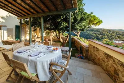 Image de Élégant appartement avec terrasse panoramique et jardin à quelques minutes de la mer