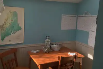 Image de maison avec trois chambres; vue sur l'eau (baie de gouldsboro) et pont côté eau