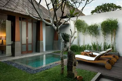 Image de Villa de luxe avec bassin profond dans le centre de Seminyak 1