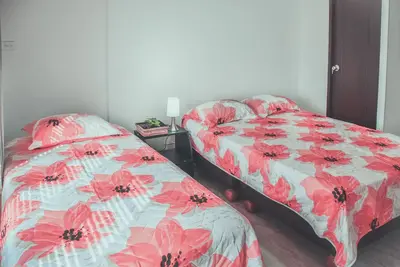 Image de Appartement, eau chaude, Wifi, salle de bain par chambre.