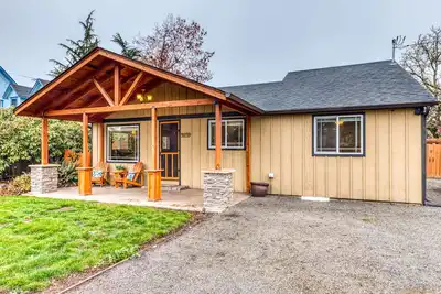 Image de Nouvelle Liste! Charmante maison pour chiens Willamette Valley avec grande cour clôturée!