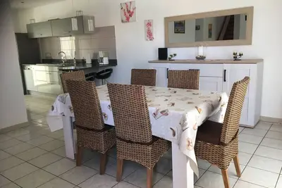 Villa pour 8 personnes location été /hiver, piscine privée, wifi
