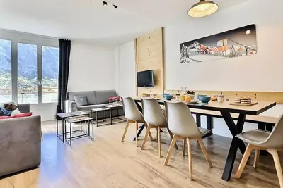 Image de Appartement 3 pièces pour 8 personnes à Tignes, proche des pistes et des commerces dans le quartier du Lac. Situé au 4ème étage