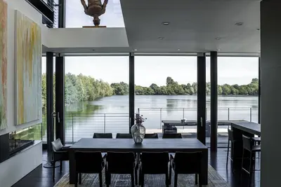 Image de Gorgeous Lakeside Villa with wellness Spa and 9 seater cinema