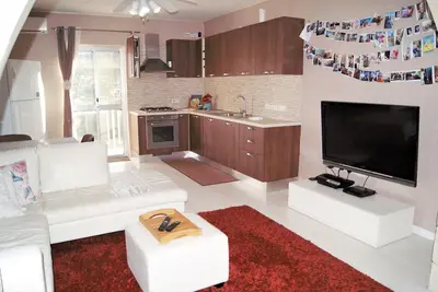 Image de 2 chambres vue sur la campagne appartement, wifi gratuit A / C dans la chambre, récemment rénové