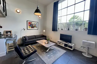 Image de Bergen: ancien atelier d'artiste transformé en un très bel appartement