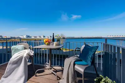 Image de App. avec balcon et vue sur l'eau, près de la plage, WiFi, parking, lave-linge, cuisine