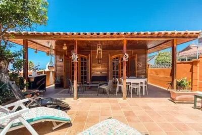 Image de Camping Cabin - Private Solarium & Pool - Bbq