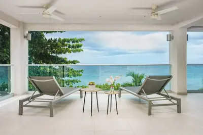 Image de Beachfront Luxury - The One at St. James (4 bed)