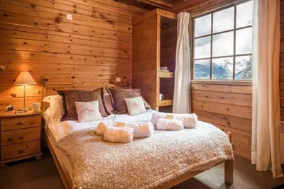 Image de Chalet, à 250m des pistes de ski, terrasse, télévision, casier à ski, 146m², La Tania