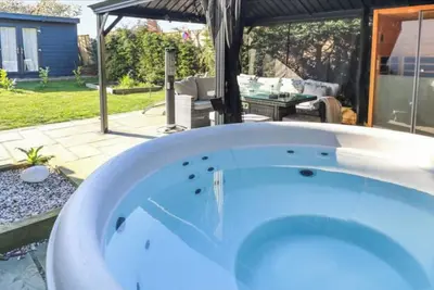 Image de Latchingdon cottage - Trois Chambres Maison, Couchages 5