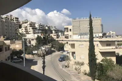 Image de Petit Appartement avec Grand Balcon