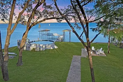 Image de Home on the Lake w/ Pool and Boat Dock