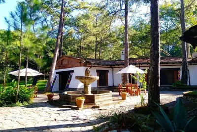 Image de Villa de Montagne Coloniale à La Palma, Chalatenango (El Salvador).