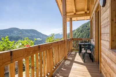 Image de Charmante petite maison Eckgenn avec Wi-Fi, vue sur les montagnes, jardin et terrasse