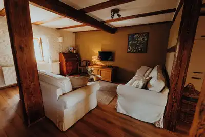 Image de chambres extraordinaires dans le manoir à partir de 16 ans. Siècle dans un endroit isolé fantastique