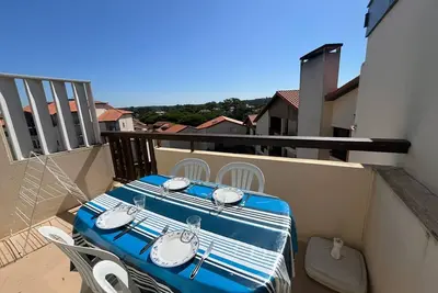 Image de Studio cabine avec terrasse, 4 couchages, lumineux, cadre portuaire, tout équipé.