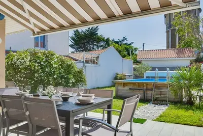 Image de Villa confortable avec piscine, proche plage, 3 chambres, grand séjour, patio, Wifi, équipement complet