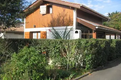 Image de Maison 3ch avec piscine, véranda, proche de la plage, équipements complets.
