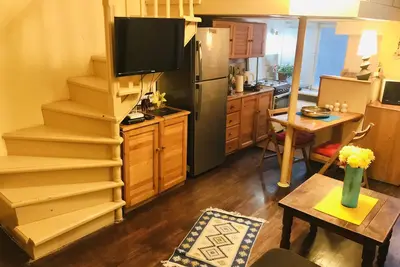 Image de Studio situé au centre avec un balcon