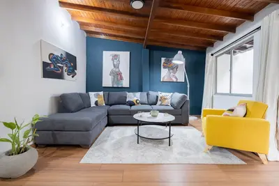 Image de Envigado lumineux, au dernier étage avec grand patio