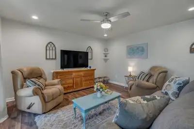 Image de Location! Location! <br>Minutes to all shopping and your favorites restaurant!