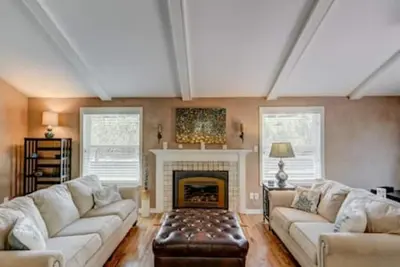 Image de ★ Magnifique! 4br, grande cour clôturée, chiens bienvenus! ★