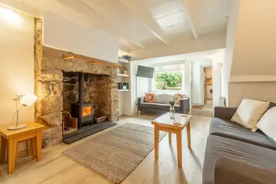 Image de Un chalet de trois étages classé Grade Ii qui a été rénové avec goût.