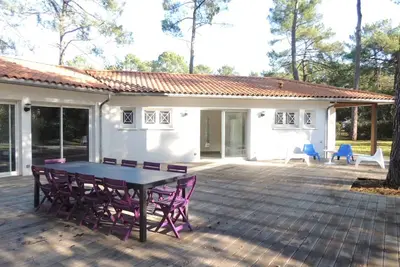 Image de Villa \"Tré les Pins\"**** 7 chambres à 100m du Lac De Lacanau