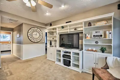 Image de Nouveau! Maison de ville isolée de la zone Pdx à mi-chemin du mont. Capuche!