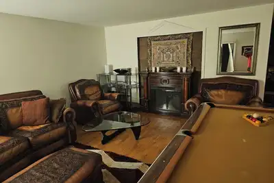 Image de Quiet apartment with balcony parking walking distance to church and cross county