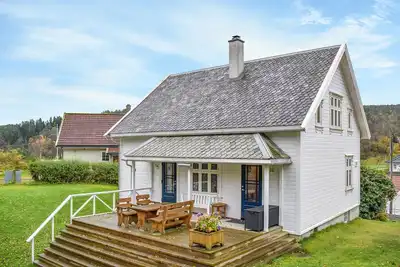 Image de Maison confortable à Hebnes avec WiFi