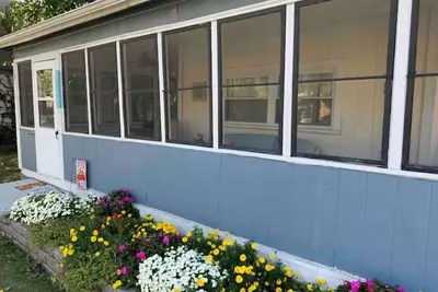 Image de Wraparound Porch Downtown