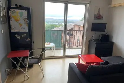 Image de Appartement vue sur la cité de l'espace et piscine