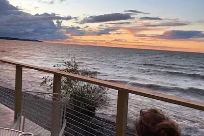 Image de Magnifique propriété au bord de l'eau - peut accueillir jusqu'à 10 personnes