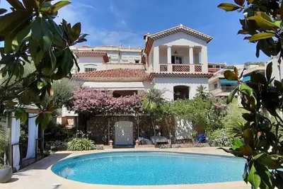 Image de Rare Villa bord de mer de Cannes avec vue mer et proche palais