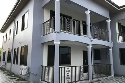 Image de A brand new two-story house with 3 bedrooms, each with ensuite bathrooms.