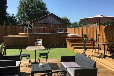 Image de Maison de vacances Mimizan, Terrasse bois très chalereuse, piscine privée.