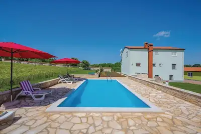 Image de Maison confortable de 2 chambres à Sv. .