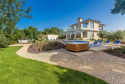 Image de Superbe maison à Malinska avec sauna