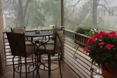 Image de Steps from the Square