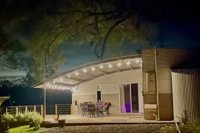 Image de Quaint Shedhouse in a working vineyard at Milbrodale Farm