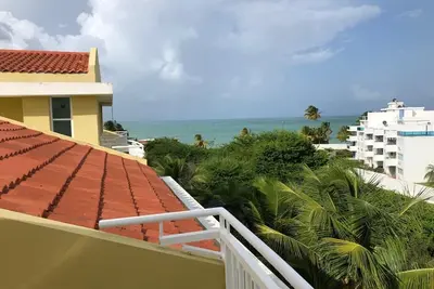 Image de Appartement Penthouse récemment rénové avec accès à la plage